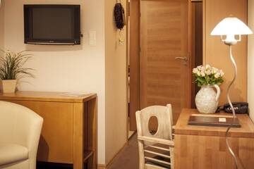 Фото номера Стандартный двухместный номер с 2 отдельными кроватями Отель Hotel Na Skarpie - Charzykowy г. Хажиковы 4